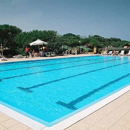Beautiful Mobile Home In Sorso With Shared Pool Dom wakacyjny