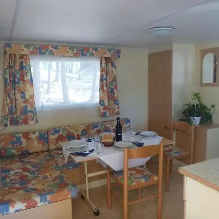 Beautiful Mobile Home In Sorso With Shared Pool Dom wakacyjny *