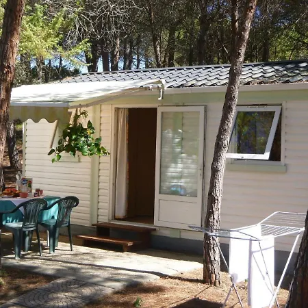 Beautiful Mobile Home In Sorso With Shared Pool Dom wakacyjny *